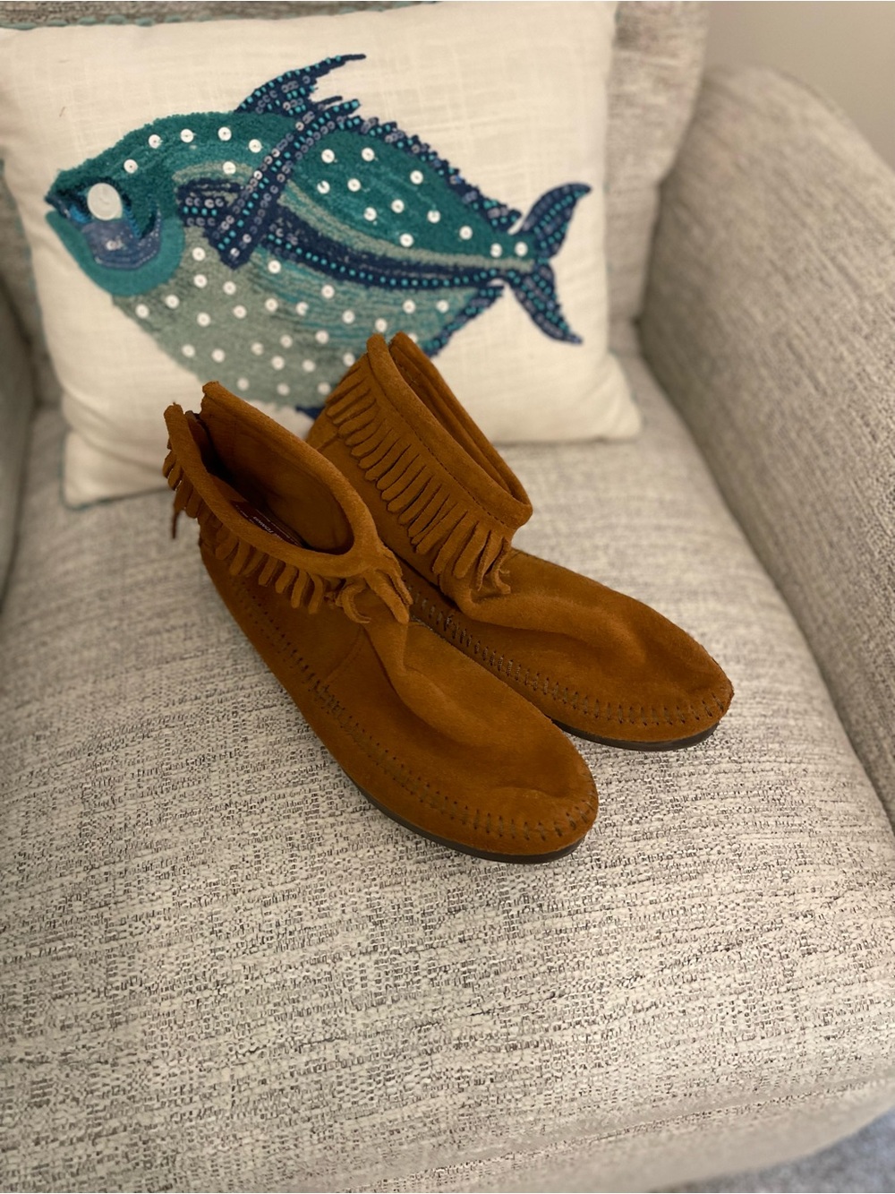 Minnetonka Women's Tan Suede Fringe Moccasin Boots